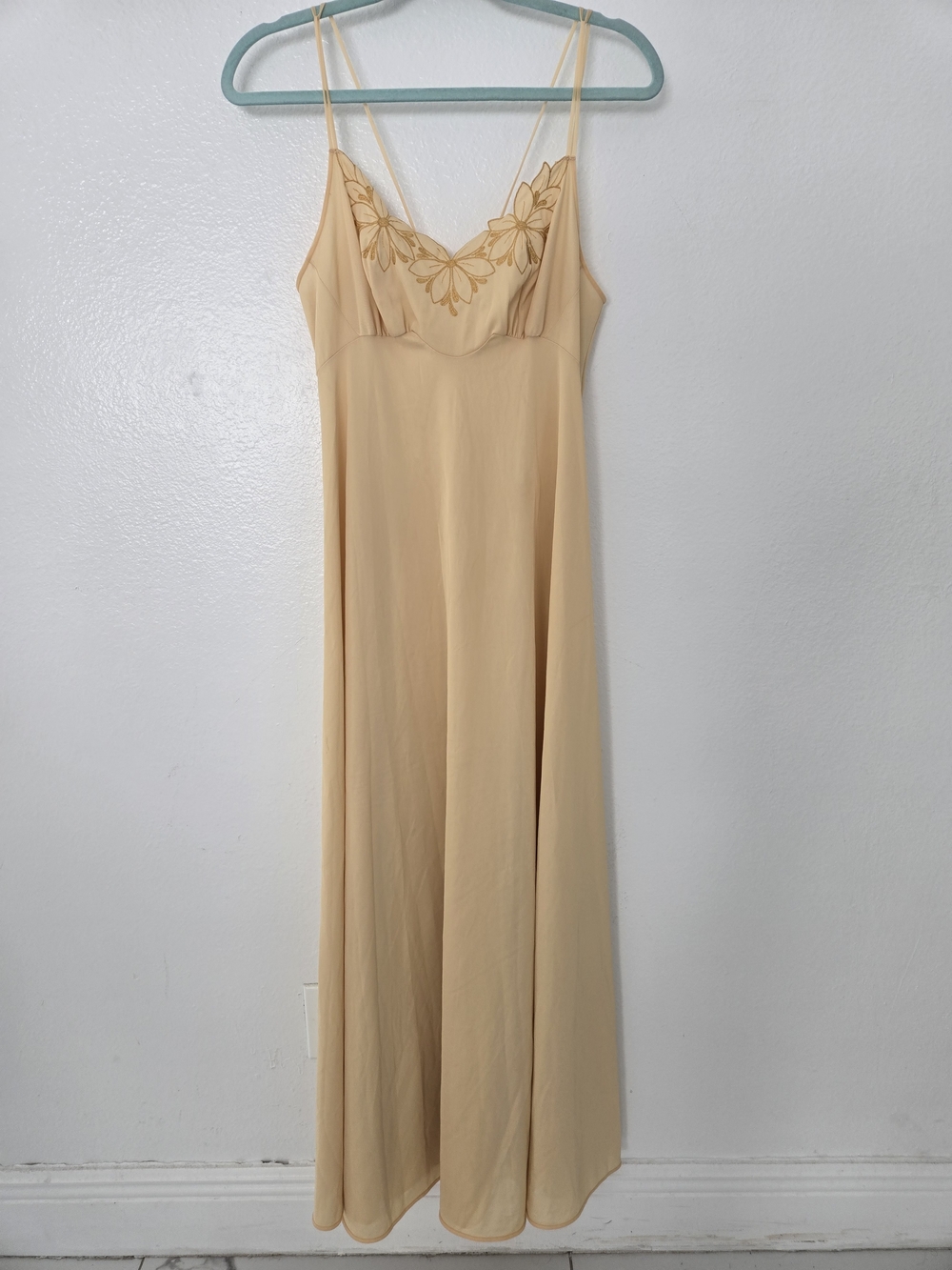 vassarette Cream Floral-Embroidered Slip Nightgown Size S